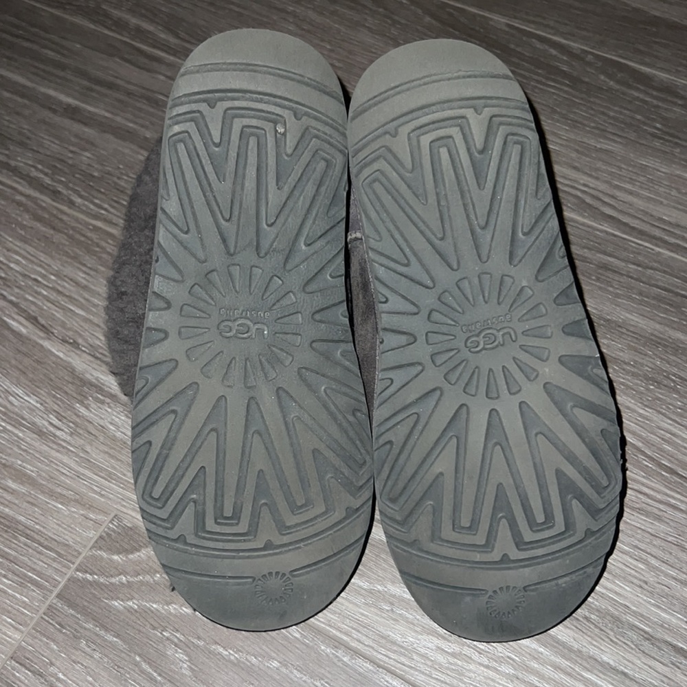 Gray uggs - Picture 3 of 3